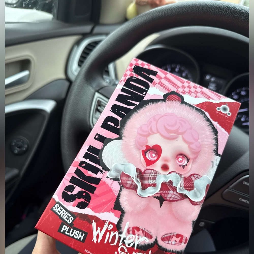 POPMART Skullpanda Winter Symphony